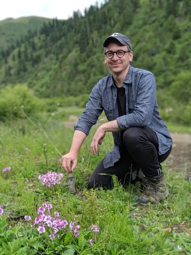 Deren Eaton in a field.